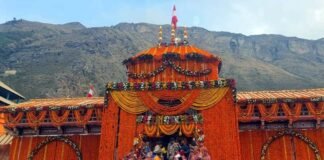 बाबा बद्रीनाथ धाम के कपाट भी पूरे विधि विधान के साथ श्रद्धालुओं के लिए खोले गए Baba Badrinath Dham