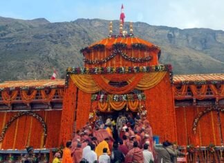 बाबा बद्रीनाथ धाम के कपाट भी पूरे विधि विधान के साथ श्रद्धालुओं के लिए खोले गए Baba Badrinath Dham