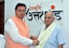 सीएम धामी ने मुख्यमंत्री के मुख्य सुरक्षा अधिकारी को सेवानिवृत्ति पर शॉल भेंट कर किया सम्मानित CM Dhami honored his Chief Security Officer