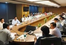 15 दिन में दुरुस्त करें ग्रेटर नोएडा की हरियाली, नहीं तो लगेगी भारी पेनल्टी, ग्रेनो प्राधिकरण के सीईओ सुरेन्द्र सिंह ने अफसरों संग बैठक कर दी चेतावनी