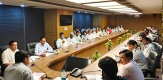 15 दिन में दुरुस्त करें ग्रेटर नोएडा की हरियाली, नहीं तो लगेगी भारी पेनल्टी, ग्रेनो प्राधिकरण के सीईओ सुरेन्द्र सिंह ने अफसरों संग बैठक कर दी चेतावनी