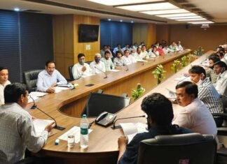 15 दिन में दुरुस्त करें ग्रेटर नोएडा की हरियाली, नहीं तो लगेगी भारी पेनल्टी, ग्रेनो प्राधिकरण के सीईओ सुरेन्द्र सिंह ने अफसरों संग बैठक कर दी चेतावनी