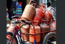 फिर महंगाई की मार, रसोई गैस के साथ कमर्शियल सिलेंडरों की कीमतों में भी हुई वृद्धि LPG-cylinders price hike