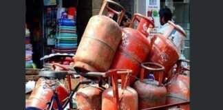 महंगाई का झटका : आज फिर रसोई गैस सिलेंडरों के दामों में की गई बढ़ोतरी, जानिए नई कीमत LPG-cylinders price hike