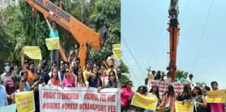 फीस वृद्धि के खिलाफ अभिभावकों ने बुल्डोजर लेकर किया प्रदर्शन, शिक्षा माफियाओं पर बुल्डोजर चलाने की सरकार से की मांग Parents protested with bulldozers-in Greno-West-against-fee-hike