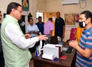 सीएम धामी ने आरटीओ ऑफिस में मारा छापा, आरटीओ को किया सस्पेंड RTO Dinesh Pathoi suspended