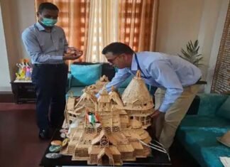उत्तराखंड : शिक्षक ने डेढ़ लाख माचिस की तीलियों से तीन साल में बनाया राम मंदिर, पीएम मोदी को करना चाहते हैं भेट Ram temple with 1.5 lakh matchsticks