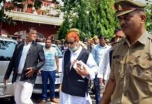 समाजवादी पार्टी नेता आजम खान 2 साल बाद जेल से रिहा समाजवादी पार्टी नेता आजम खान 2 साल बाद जेल से रिहा