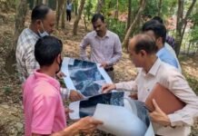 डीएम विजय जोगदंडे ने श्रीनगर के गिरगांव में ट्रंचिंग ग्राउंड का किया निरीक्षण, सुरक्षा दीवार लगवाने के दिए निर्देश Srinagar Trunching Ground