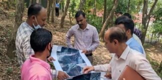 डीएम विजय जोगदंडे ने श्रीनगर के गिरगांव में ट्रंचिंग ग्राउंड का किया निरीक्षण, सुरक्षा दीवार लगवाने के दिए निर्देश Srinagar Trunching Ground