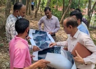 डीएम विजय जोगदंडे ने श्रीनगर के गिरगांव में ट्रंचिंग ग्राउंड का किया निरीक्षण, सुरक्षा दीवार लगवाने के दिए निर्देश Srinagar Trunching Ground