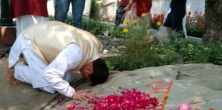सीएम धामी ने कैंची धाम पहुंचकर किये बाबा नीब करोरी महराज के दर्शन, प्रदेश की सुख-समृद्धि एवं खुशहाली के लिए की प्रार्थना CM Dhami reached Kainchi Dham and visited Baba Neeb Karori Maharaj