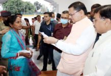 सीएम धामी ने खटीमा पहुँचकर विभिन्न क्षेत्रों से आई जनता से मुलाकात कर सुनी जन समस्याएं मुख्यमंत्री पुष्कर सिंह धामी