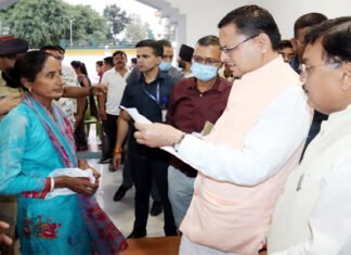 सीएम धामी ने खटीमा पहुँचकर विभिन्न क्षेत्रों से आई जनता से मुलाकात कर सुनी जन समस्याएं मुख्यमंत्री पुष्कर सिंह धामी