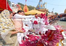 सीएम धामी ने हरकी पैड़ी पर अयोजित गंगा मैया जन्मोत्सव में प्रतिभाग कर की पूजा-अर्चना गंगा मैया जन्मोत्सव