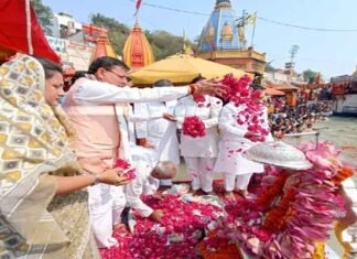 सीएम धामी ने हरकी पैड़ी पर अयोजित गंगा मैया जन्मोत्सव में प्रतिभाग कर की पूजा-अर्चना गंगा मैया जन्मोत्सव