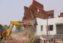 ग्रेनो प्राधिकरण ने चार अवैध कालोनियां ध्वस्तकर खाली कराई 50 हजार वर्ग मीटर जमीन, 100 करोड़ कीमत का आकलन Illegal colonies demolished in Dhoom Manikpur greater noida