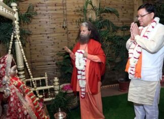 मुख्यमंत्री धामी ने परमार्थ निकेतन ऋषिकेश में एक माह तक आयोजित होने वाली राम कथा महायज्ञ के आयोजकों को दी शुभकामना