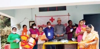 विश्व रेडक्रॉस दिवस पर रेडक्रॉस सोसाइटी पौड़ी द्वारा कोविड की चौथी लहर के प्रति लोगों को किया गया जागरूक