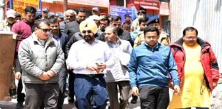 मुख्य सचिव ने बद्रीनाथ में निर्माण कार्यो का किया निरीक्षण, संस्थाओं को गुणवत्ता के साथ-साथ तेजी लाने के दिए निर्देश मुख्य सचिव डॉ0 एस.एस.सन्धु बद्रीनाथ
