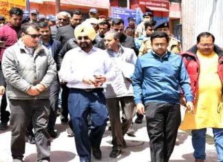 मुख्य सचिव ने बद्रीनाथ में निर्माण कार्यो का किया निरीक्षण, संस्थाओं को गुणवत्ता के साथ-साथ तेजी लाने के दिए निर्देश मुख्य सचिव डॉ0 एस.एस.सन्धु बद्रीनाथ