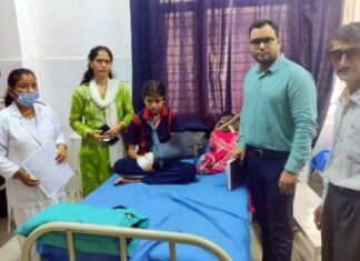 पौड़ी गढ़वाल: सारिका के निशुल्क और विधिवत इलाज करने के जिलाधिकारी ने दिए निर्देश