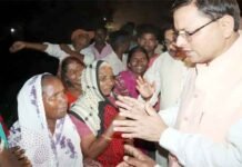 सीएम धामी ने विभिन्न गांवों के निवासियों द्वारा ली गई सांकेतिक जल समाधि स्थल 22 पुल पर पहुँचकर सभी से की वार्ता सांकेतिक जल समाधि