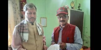 क्षेत्र की विभिन्न समस्याओं को लेकर गढ़वाल सांसद तीरथ सिंह रावत को सौंपा ज्ञापन