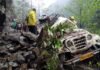 उत्तराखंड : तीर्थयात्रियों के वाहन पर पहाड़ी से गिरा बोल्डर, एक महिला की मौत, 10 घायल Boulder fell from the hill on the vehicle