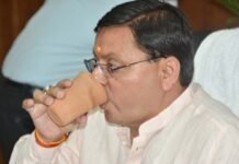 अब सीएम आवास-सचिवालय में मिट्टी के गिलासों में मिलेगी चाय, CM धामी ने कुम्हार हस्तकला को बढ़ावा देने के लिए कुल्हड़ में पी चाय CM Dhami had tea in kulhad