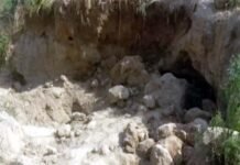 उत्तराखंड: मिट्टी निकालने गई पांच महिलाएं मलबे में दबीं, एक की मौत Four women engaged in MNREGA work in Uttarkashi buried under rubble