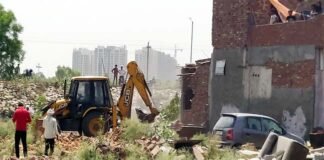 ग्रेनो प्राधिकरण ने 33 हजार वर्ग मीटर जमीन कराई खाली,जमीन की कीमत 65 करोड़ रुपए होने का अनुमान Greater Noida Authority vacated 33 thousand square meters of land