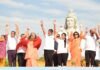 अंतरराष्ट्रीय योग दिवस पर सीएम धामी ने योगनगरी में सैकड़ों लोगों के साथ किया योग