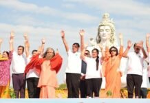 अंतरराष्ट्रीय योग दिवस पर सीएम धामी ने योगनगरी में सैकड़ों लोगों के साथ किया योग