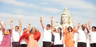 अंतरराष्ट्रीय योग दिवस पर सीएम धामी ने योगनगरी में सैकड़ों लोगों के साथ किया योग