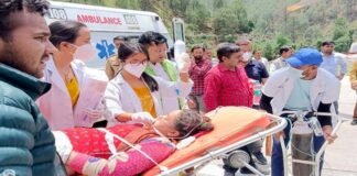मुख्यमंत्री के निर्देश पर उत्तरकाशी की घायल महिलाओं को एयर लिफ्ट कर एम्स ऋषिकेश में कराया गया भर्ती Injured women of Uttarkashi were airlifted