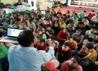 लर्निंग विद उलार समर कैंप में दूसरे दिन बच्चों ने कहानी लेखन विधा को जाना Learning-with-Ular-Summer-Camp