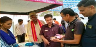 फरियादी तो पहुंचे शिविर में, लेकिन नहीं पहुंचे फरियाद सुनने वाले अधिकारी