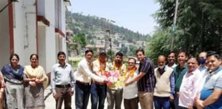 पौड़ी पहुंचे पुरानी पेंशन बहाली मोर्चा के प्रदेश प्रभारी विक्रम सिंह रावत ने पुरानी पेंशन को लेकर कर्मचारियों में भरा जोश