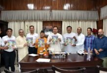 मुख्यमंत्री ने किया स्वच्छता के सिपाही पुस्तक का विमोचन Swachhta Ke Sipahi