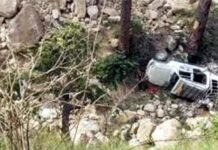 टिहरी में दर्दनाक हादसा, यूटिलिटी वाहन खाई में गिरने से पांच की मौत, 3 घायल Utility vehicle fell into a ditch in Tehri