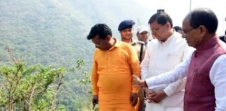 ड्राइवर ने बतायी बस हादसे की वजह! : सीएम शिवराज और धामी बस दुर्घटना स्थल डामटा पहुंचे, दून में शवों का पोस्टमार्टम जारी Uttarkashi bus accident