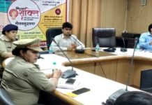 महिलाओं ने की ”हक की बात जिला अधिकारी के साथ”