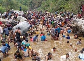 उत्तराखंड का ऐतिहासिक मौण मेला संपन्न, 20 हजार लोग मछली पकड़ने नदी में उतरे, जानिए क्या है मौण? और इस अनूठे मेले की परम्परा?