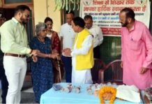 शिक्षा से शिखर तक संस्था द्वारा प्रेमधाम वृद्धाश्रम में वृद्धजनों को भेंट किया गया जरूरत का सामान