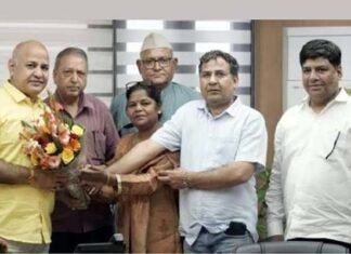 गोवा में जारी संकट के बीच उत्तराखंड में कांग्रेस के तीन नेताओं ने आम आदमी पार्टी का थामा दामन Aam Aadmi Party in Uttarakhand