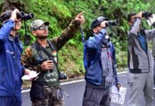 पौड़ी गढ़वाल: बर्ड वांचिंग प्रशिक्षण के दौरान बुआखाल-पौड़ी फॉरेस्ट रूट पर छात्रों ने की बर्ड वाचिंग Bird watching training pauri