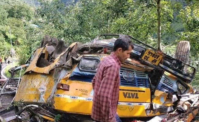 Bus fell into a ditch in Himachal's Kullu