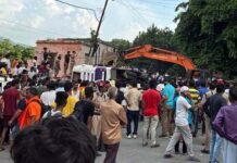 ऋषिकेश-शिवपुरी राष्ट्रीय राजमार्ग पर यात्रियों से भरी बस पलटी, 15 लोग घायल Bus overturns on Rishikesh-Shivpuri route