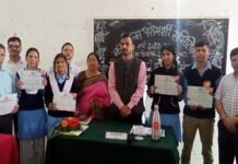 जीआईसी ओजली के 5 विद्यार्थियों ने जर्मन भाषा के बेसिक ज्ञान को डीएम पौड़ी के सम्मुख किया प्रस्तुत District Education and Training Institute Chadhigaon Pauri
